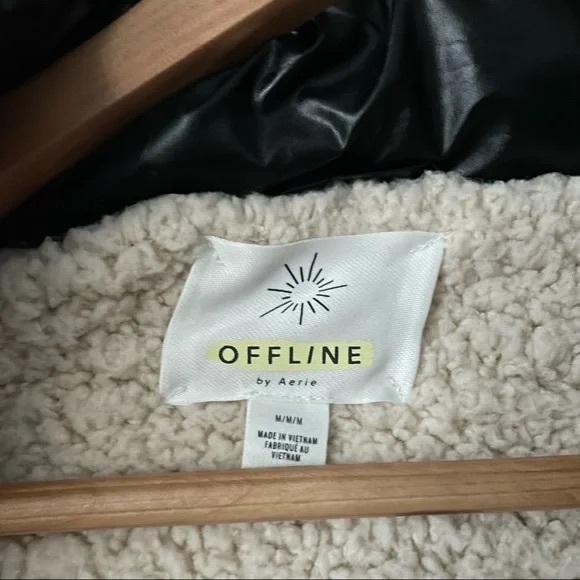 American Eagle Aerie Black Glossy Sherpa Lined Puffer Jacket NWT, Size M - Picture 9 of 11